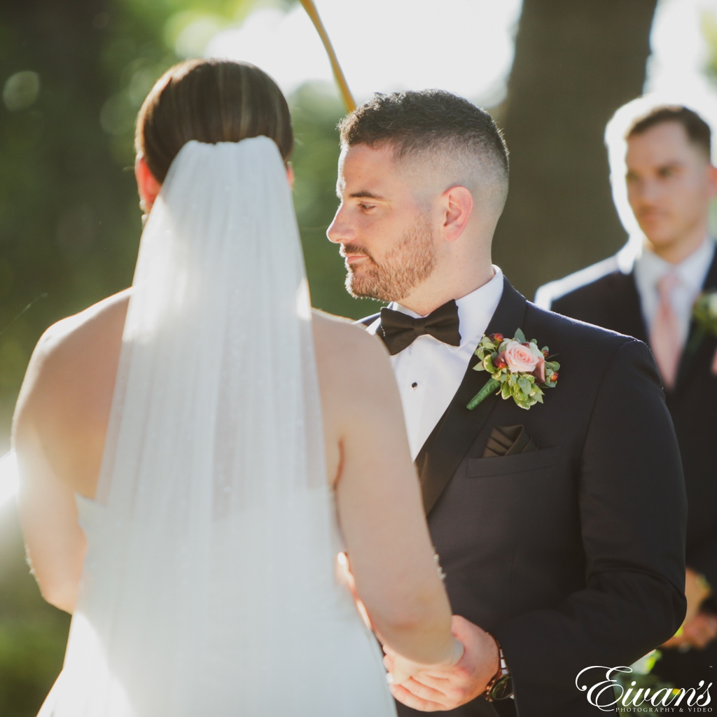 At Eivans Photo and Video, we believe that your wedding day deserves to be seen through a lens that paints each moment as a masterpiece. Let us tell your love story through our lens💍📸 
.
.
.
#wedding #bride #eivansphotography #ChicagoPhotography #IllinoisPhotography