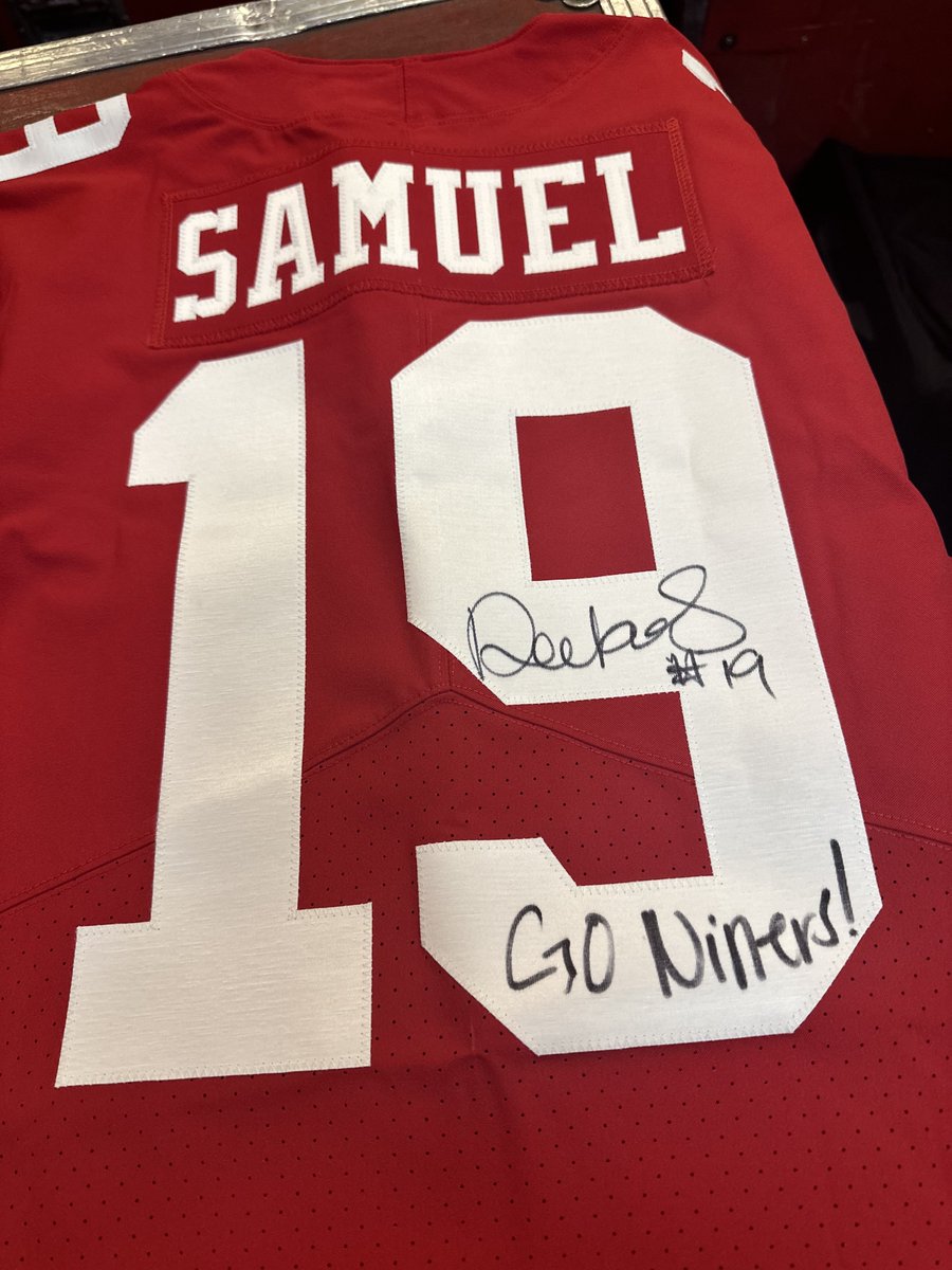 Happy holidays Niners fam! RT for a chance to win an autographed jersey from me #ProBowlVote Deebo Samuel