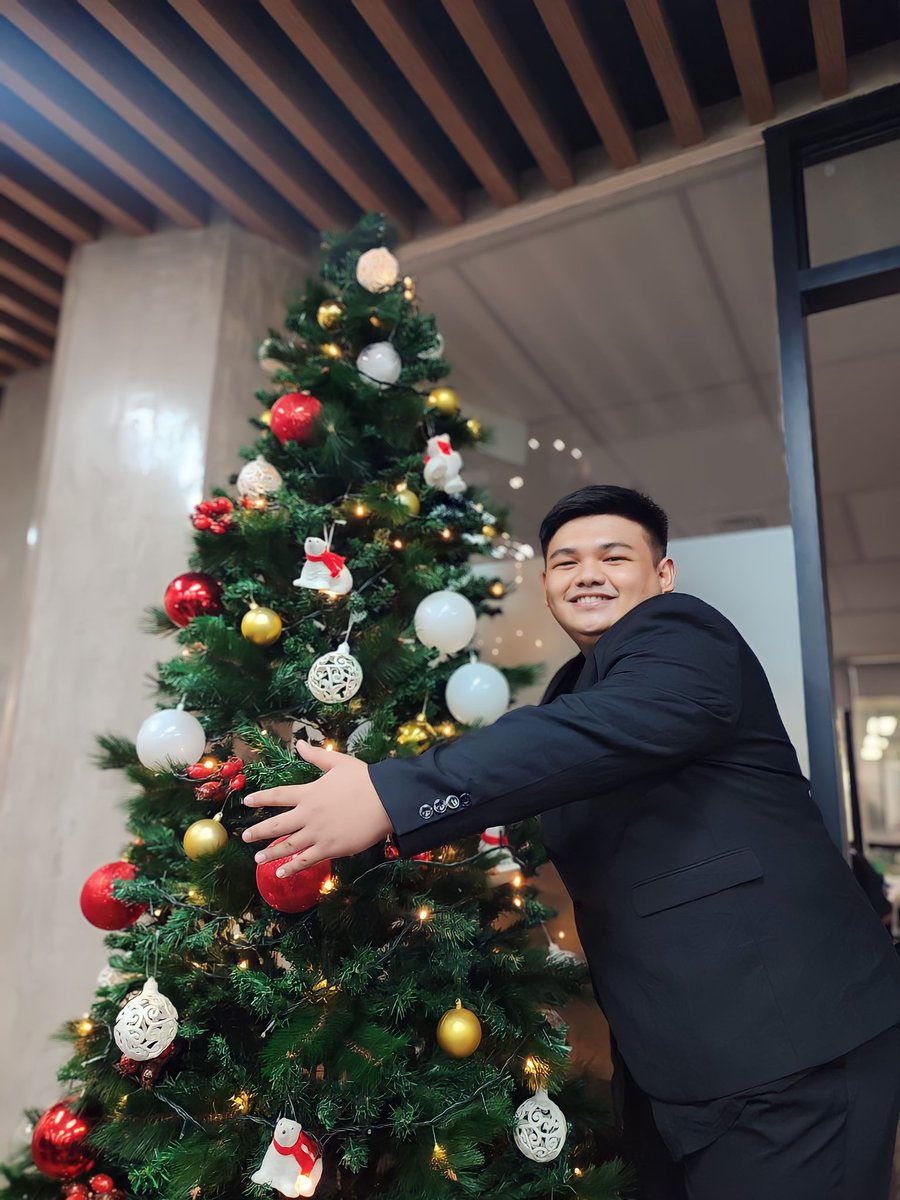 Marron_P98's tweet photo. Happy Holidays! 🎄🤍🫰

Sending you holiday cheer and good vibes! https://t.co/BJkq37RyE5