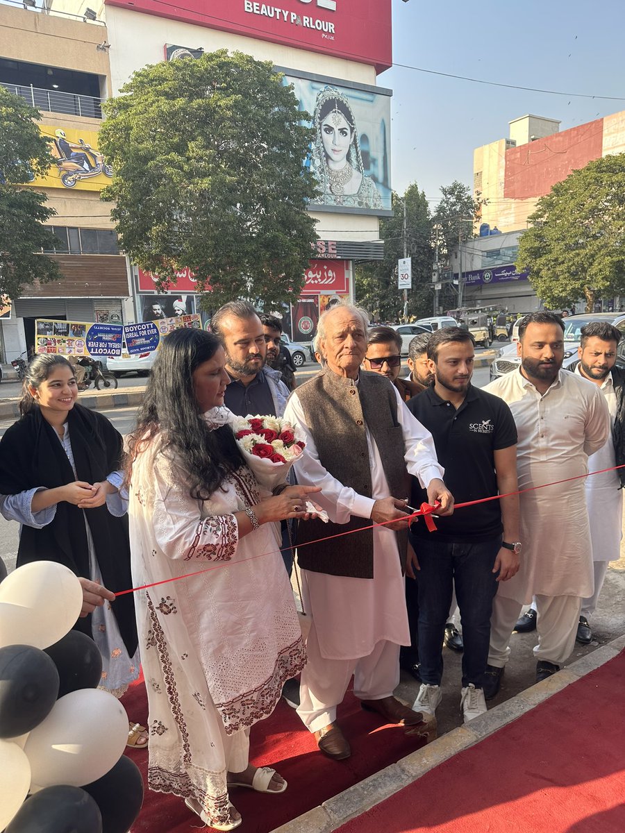 ScentsnSecrets's tweet photo. Some glimpses of our First Brand Owned Retail Outlet Launch at Tariq Road, Karachi.
We are truly overwhelmed by your love and support. Coming to your locations soon! Onwards & Upwards!✨
#scentsnsecrets #retailoutlet https://t.co/cwyaCdJkL8