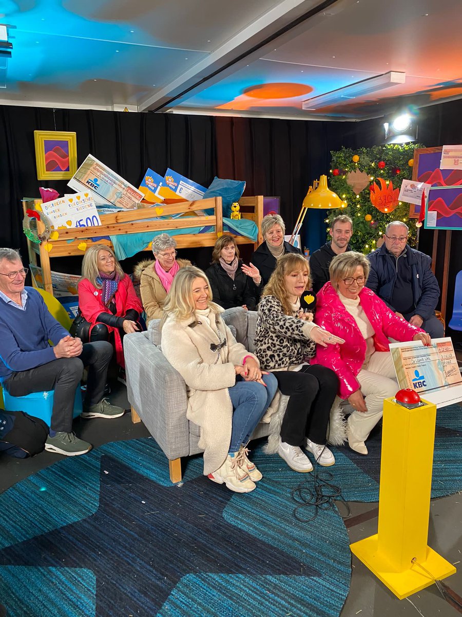 Brugge is het hart van een warm Vlaanderen.  Een record van 8,7 miljoen euro werd geschonken.  Ontroerend <a href="/DeWarmsteWeek/">De Warmste Week</a>