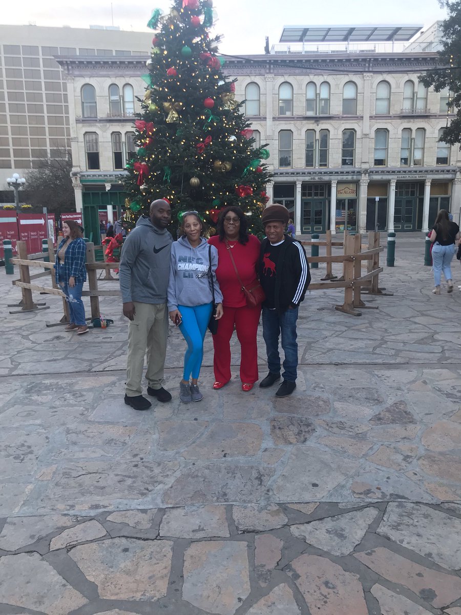 Creating Holiday Memories ❤

Spending time with Family for the Holiday ❤ #holidayactivities #christmas #texas #thealamo #family #holiday #HappyHolidays