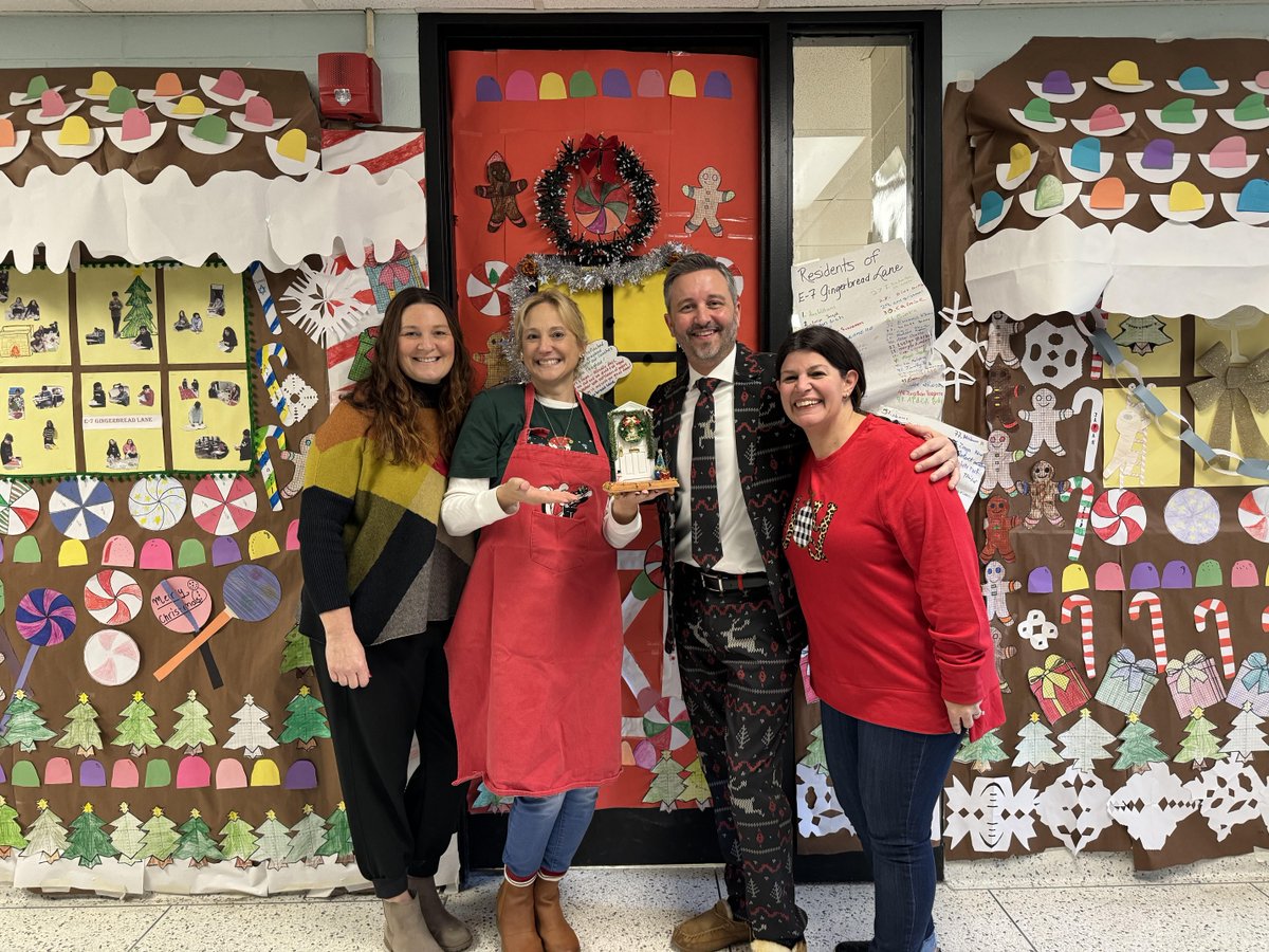 CommackSchools's tweet photo. Our first annual Wrap-a-Palooza award goes to Mrs. Hidalgo and her 6th grade students!
Great job everyone! To see more: https://t.co/EFvQISIOZP
#CommackMiddleSchool #DecoratedDoors #AnotherPalooza #CommackSchools https://t.co/TtEKdRt1jx