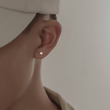 Chitostwt's tweet photo. Avis risqué : les boucles d’oreilles c’est QUE pour les femmes https://t.co/4kI5l6EYcc