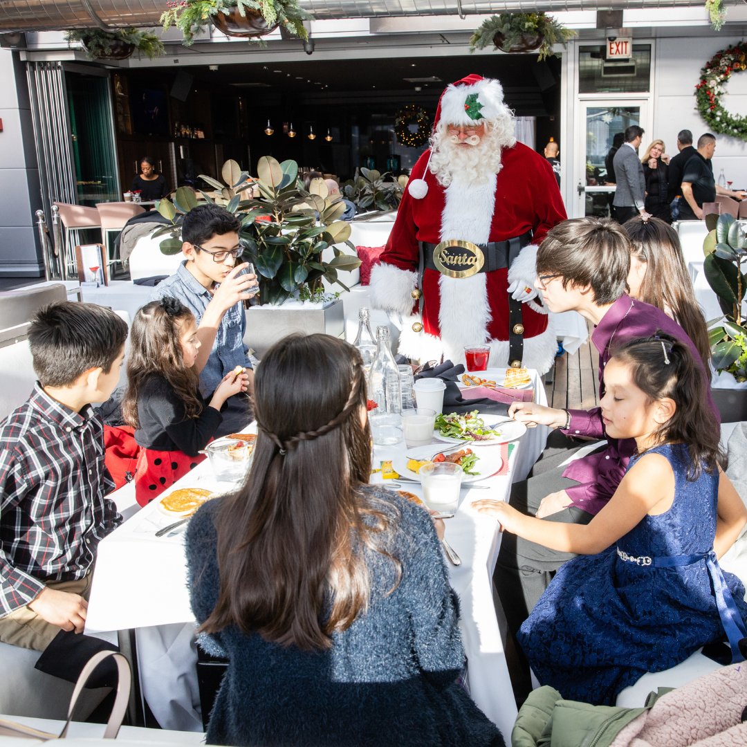 Time for brunch with the big guy! Happy Christmas Eve! 🎅🏼