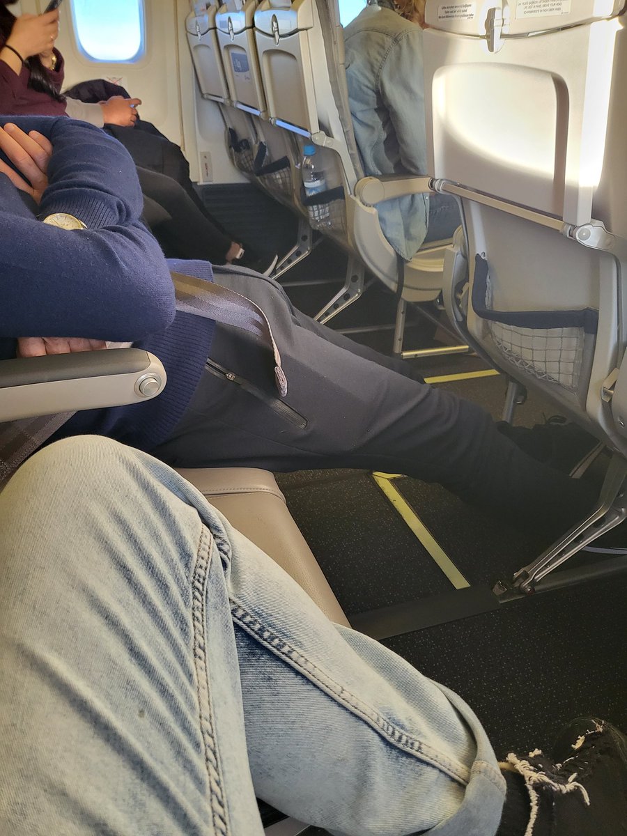 bara_scorpion's tweet photo. Flying Boner... #bulge #bulgelovers #gaymenbulge #boner #bonerlovers https://t.co/PnZR5MyD6X