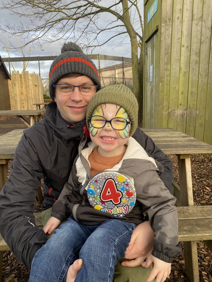 TwoSyncOfficial's tweet photo. Happy Christmas Eve from me and Oliver the birthday boy! 🤶 🎄 https://t.co/XSWWbNI0lZ