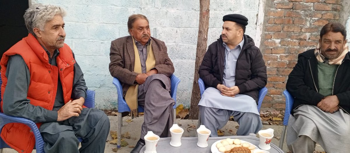 QWP_PK's tweet photo. قومی وطن پارٹی کے چئیرمین شیر بہادر ذادہ خان نے  آج حیات آباد میں اے این  پی تحصیل بابو زئی کی سابق ایڈیشنل جنرل سیکرٹری  وی سی شاہدرہ کے جنرل کونسلر نور خان سے ملاقات، 
پارٹی میں شمولیت کی دعوت ، آنے والے جنرل الیکشن ، علاقائی مسائل اور دیگر امور پر گفتگو
#QWP #QwpIsFuture #Vote4QWP