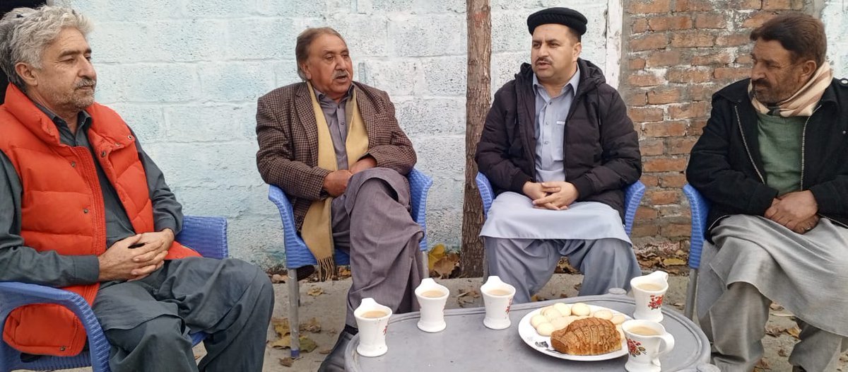 QWP_PK's tweet photo. قومی وطن پارٹی کے چئیرمین شیر بہادر ذادہ خان نے  آج حیات آباد میں اے این  پی تحصیل بابو زئی کی سابق ایڈیشنل جنرل سیکرٹری  وی سی شاہدرہ کے جنرل کونسلر نور خان سے ملاقات، 
پارٹی میں شمولیت کی دعوت ، آنے والے جنرل الیکشن ، علاقائی مسائل اور دیگر امور پر گفتگو
#QWP #QwpIsFuture #Vote4QWP