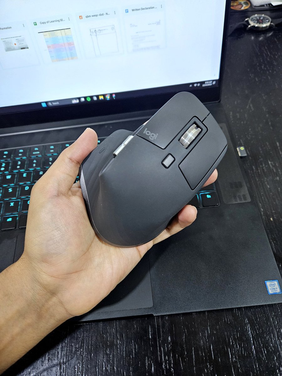 Script_44's tweet image. Got this new beast of a mouse, why hasn't my productivity skyrocketed yet🤨
#buildinpublic #designer