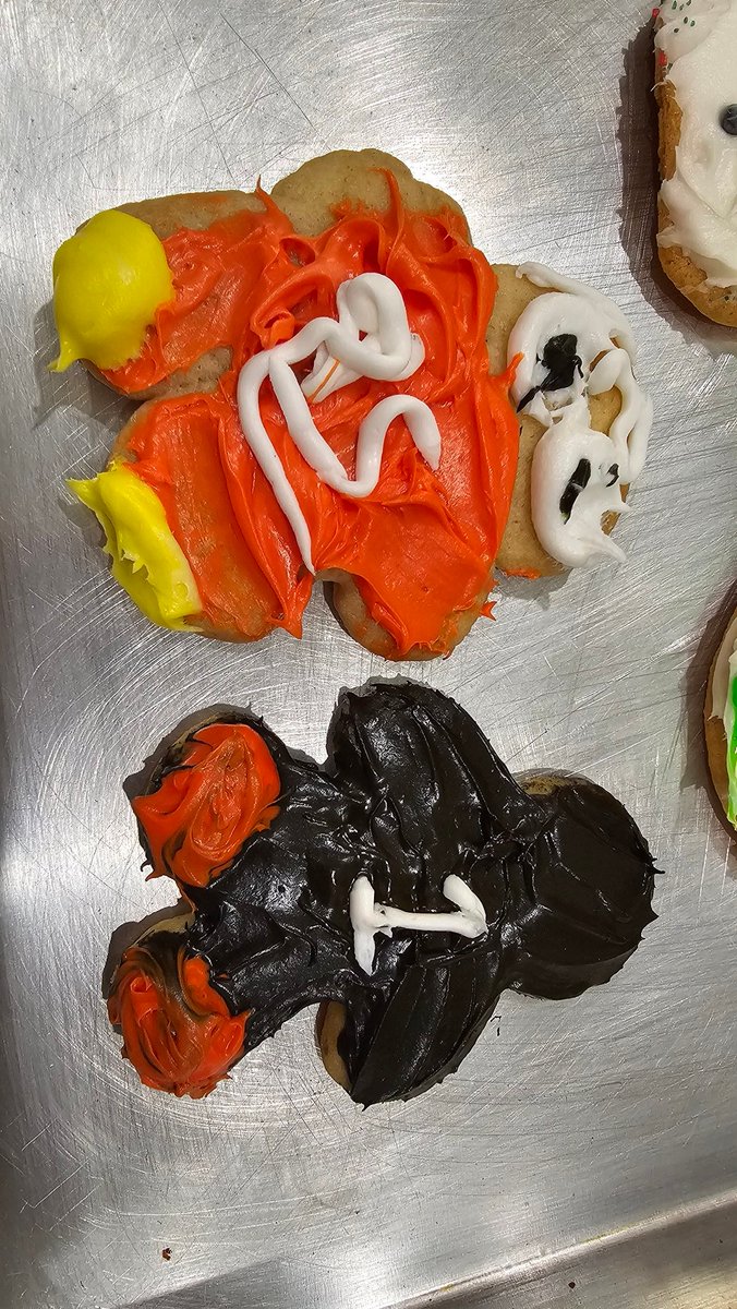 mstasha4's tweet photo. Our yearly @mikal_bridges cookies. Past and present. With the @DevinBook kicks. 💜🧡🤍🖤 https://t.co/Oa2NRKp6j1