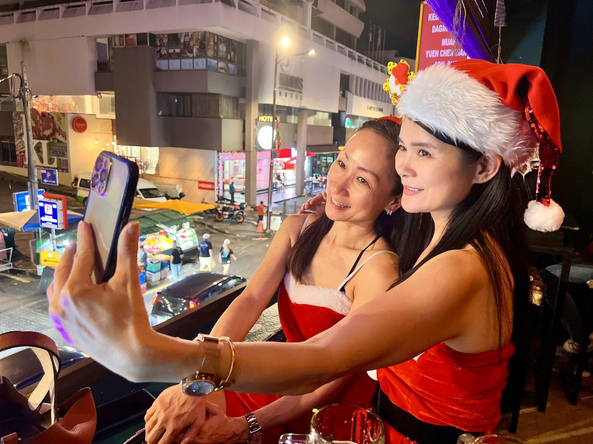 TracyShi8's tweet photo. Merry Christmas https://t.co/5gls5hWsd1