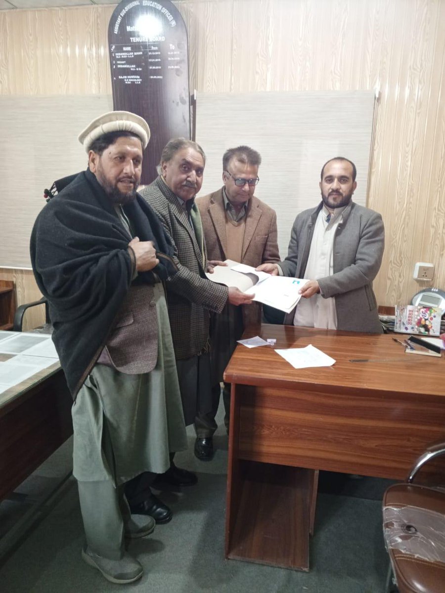 QWP_PK's tweet photo. چیرمین قومی وطن پارٹی پی کے 9 امجد علی خان  
نے پی کے 9 سوات کے لیے قومی وطن پارٹی 
 کے پلیٹ فارم سےکاغذات نامزدگی جمع کروا دیے،.
اس موقع پر قومی وطن پارٹی ضلع سوات کے چئیرمین شیر بہادر ذادہ خان بھی موجود تھے۔
#QWP #QWPisFuture #Vote4QWP https://t.co/N8JQfxIsg6