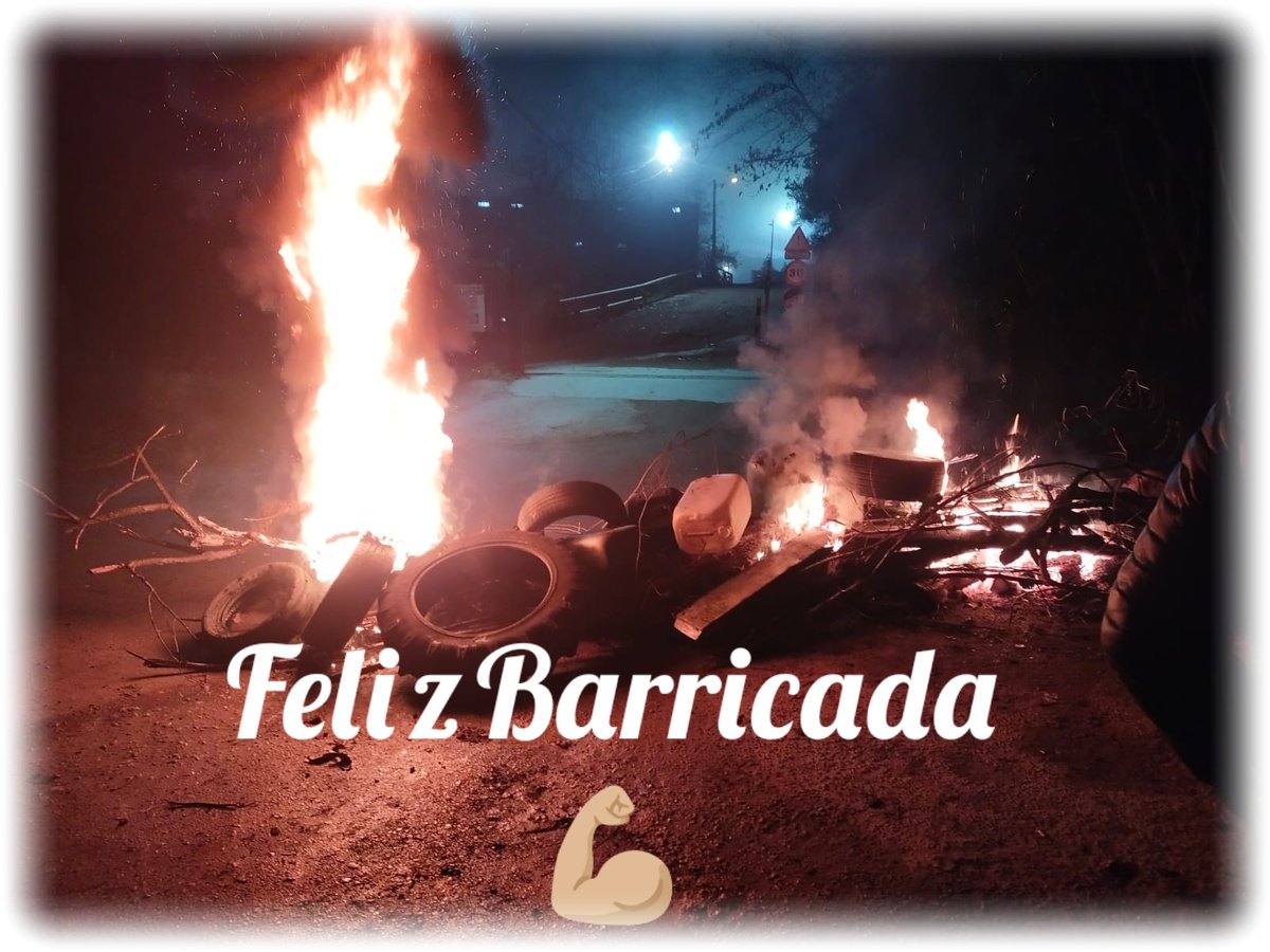 FIUSO_Asturias's tweet photo. #USOindustria Asturias 24 de diciembre, es #NocheBuena pero hay una plantilla de #minerxs que lleva 40 días en #Huelga sin que a la dirección de #OROVALLE les preocupe lo más mínimo.Lxs trabajadorxs no se merecen este #desprecio #NiUnPasoAtrás FELIZ BARRICADA #Juntxs #Llucha https://t.co/6YNr4GHnKl