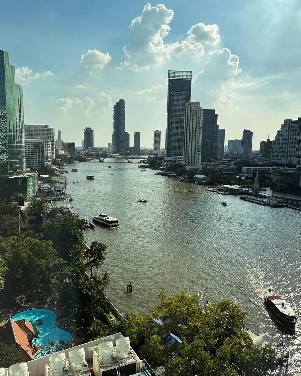 SahranisWorld's tweet image. Merry Christmas from Thailand 🇹🇭 watch my travels at: twitch.tv/sahranisworld #twitch #thailand #travelblogger