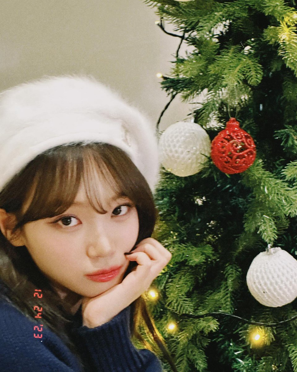 caewonni's tweet photo. Christmas is a time of festive joy, marked by the exchange of carefully wrapped gifts and the warmth of shared moments. This year, I got to celebrate the day with my girls again adds a special touch, creating memories filled with laughter, camaraderie and the joy of togetherness. https://t.co/DD1N3uYDaQ