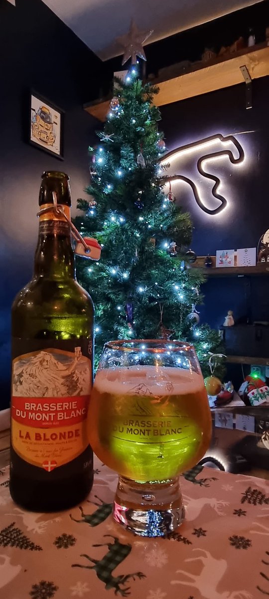 susiebear78's tweet photo. Saved one of our favourite French beers for a Xmas Eve tipple🍻❤️ #HappyChristmasEve @DuBrasserie #lablonde https://t.co/se97Z2GRnz