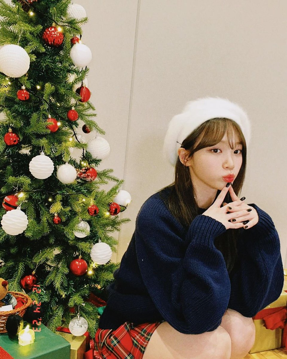 caewonni's tweet photo. 행복한 휴일 보내세요 🎁🎄 https://t.co/vgCyqi7fnE