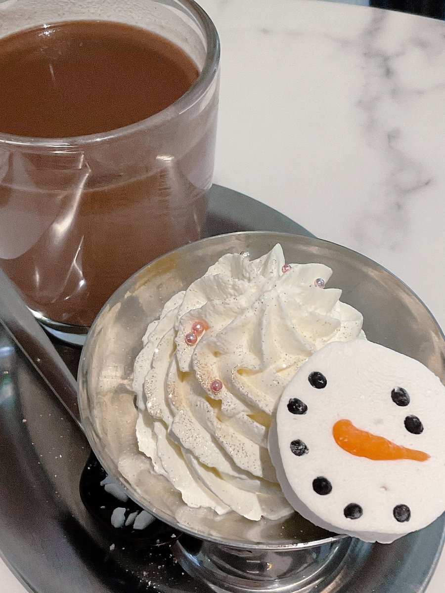 skipads_'s tweet photo. ᅠᅠ
it's   time   to   say   hi   to   mr.   CHRISTMAS   🎄   ,   well   ,   grab   your   hot—chocolate   and   don't   forget   to   on   top   with   some   marshmallow  🥄🥨
ดิฉันขอให้ทุกท่านไม่อยู่ในรายชื่อเด็กดื้อของลุงซานต้านะคะ *หัวเราะ* 
ᅠᅠ https://t.co/HjHdWUTIOX