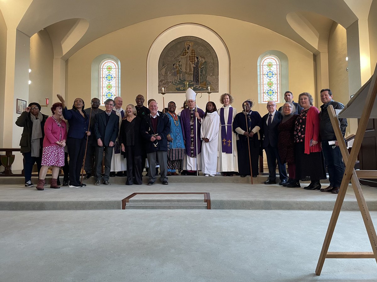 Cllrjfahy's tweet photo. Moving service at St Nicholas Church ,Kidbrooke this morning celebrating the Licensing of The Revd Adetola Omobolaji . Joined his Worship the Mayor of Greenwich @DominicMbangs and @NorthSeaMermaid and a large congregation. https://t.co/sb0VDSWt3c