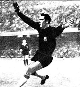 voltasport's tweet photo. Juan José 𝗕𝗘𝗥𝗧𝗢𝗠𝗘𝗨 Ferri
📍 Amposta, Tarragona 20/2/1943
🟨🟥🟨🟥🟨🟥🟨🟥🟨
🏟️ Porter
👕 @CFAMPOSTA @RCDEspanyol @uesantandreu
Sorgit del CF Amposta, el Coco romangué al club durant més d'una dècada al RCD Esoanyol, fins al 1976, i va penjar els guants al UE Sant Andreu. https://t.co/IfDJMqVx8I