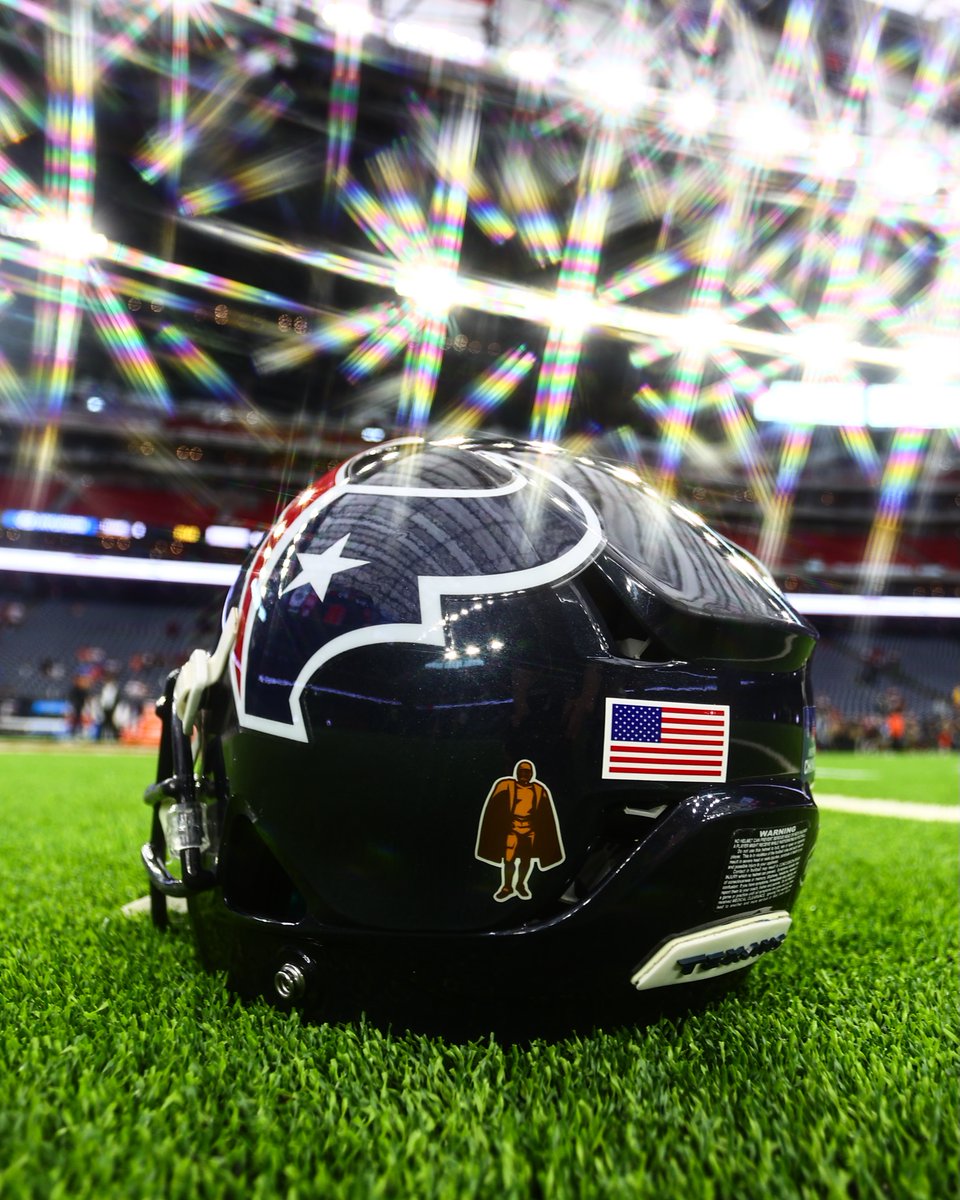 HoustonTexans's tweet photo. Look at that decal 👀

RT to vote Jon Weeks for the Walter Payton Man of the Year &amp; help him raise more funds for Child Advocates ‼️

#WPMOYChallenge | @jonweeks46 https://t.co/dLrBsvtMuM