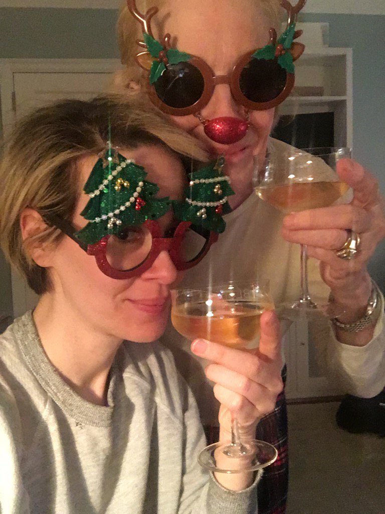 sarahpaulsbean's tweet photo. Merry Christmas &amp; Happy Holidays from the Taylor-Paulson household 🎄❤️ https://t.co/OhqTK811tN