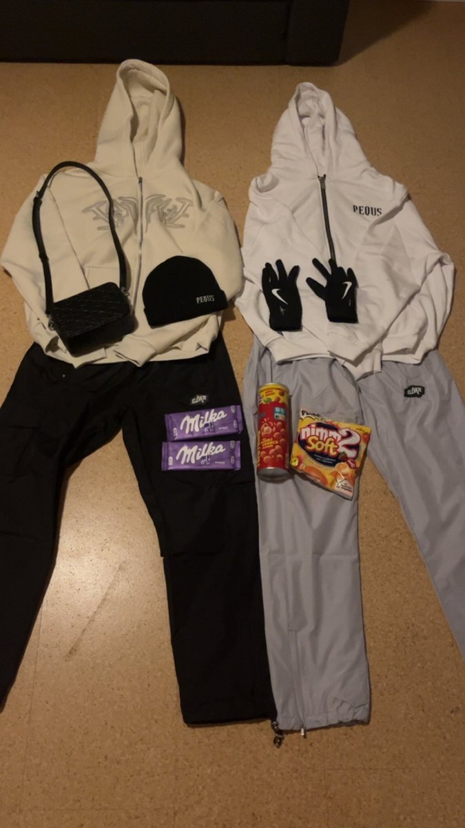 Fryze06's tweet photo. 2x Elevate Trackpants 2x Zipper 1x Umhängetasche 1x Mütze 1x Paar  Handschuhe und was süßes #MonteChristmas https://t.co/Gp58k8TYcO