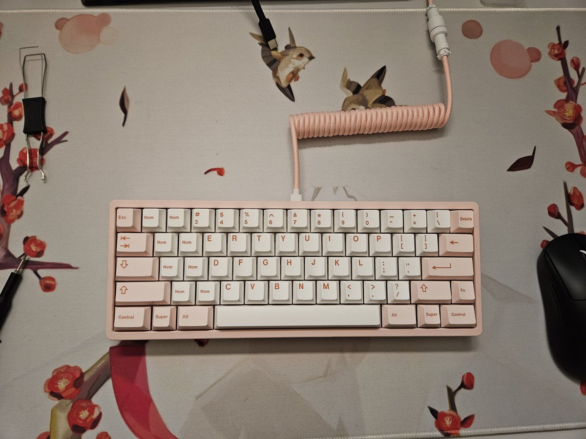 PaceOfGods's tweet image. [EU/UK ONLY] Hello friends, free keeb, follow me and @PaceKeebs and like comment rt to enter. Will draw on Jan 13th. It's worth around 300 bucks and sounds/feels absolutely amazing. (Avoiding buzz words so I get less robot replies &amp;lt;3) merry Christmas