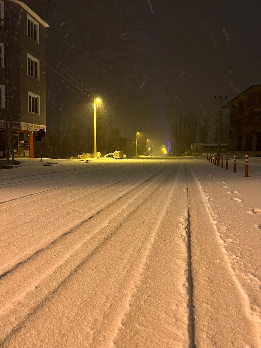 Karaçoban ilçemizde kar yağışı, yoğun tipi ve olumsuz hava koşulları nedeniyle 25.12.2023 Pazartesi Günü eğitim ve öğretime 1 gün süre ile ara verilmesine, engelli ve hamile personelin idari izinli sayılmasına karar verilmiştir. 
Kamuoyuna saygıyla duyurulur.