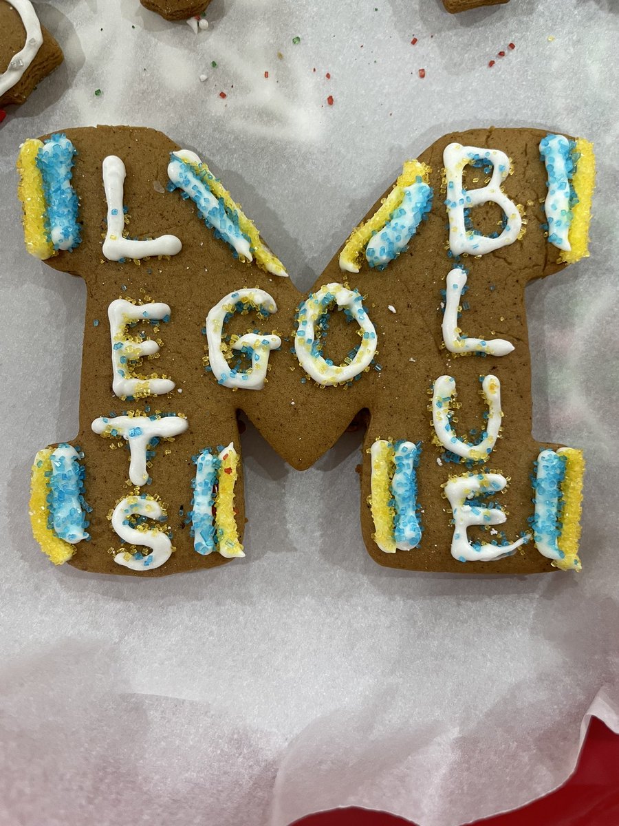 LET’S GO BLUE gingerbread style!!! <a href="/SantaJOno/">Santa Ono</a> <a href="/jjmccarthy09/">J.J. McCarthy</a> <a href="/blake_corum/">#2⃣BeSavage</a> <a href="/UMichFootball/">Michigan Football</a> <a href="/umichbball/">Michigan Men's Basketball</a> @CoachJim4UM <a href="/michiganalumni/">Alumni Association of the University of Michigan</a>