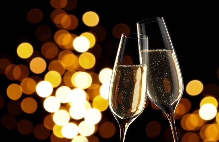 Zondag 7 januari zijn al onze leden, vrijwilligers en supporters van harte welkom op de nieuwjaarsreceptie + loterij. Wij willen niet alleen onze gelukwensen voor het nieuwe jaar aan u overbrengen, maar zullen ook nog een aantal mensen in het zonnetje zetten vanwege hun jubileum.