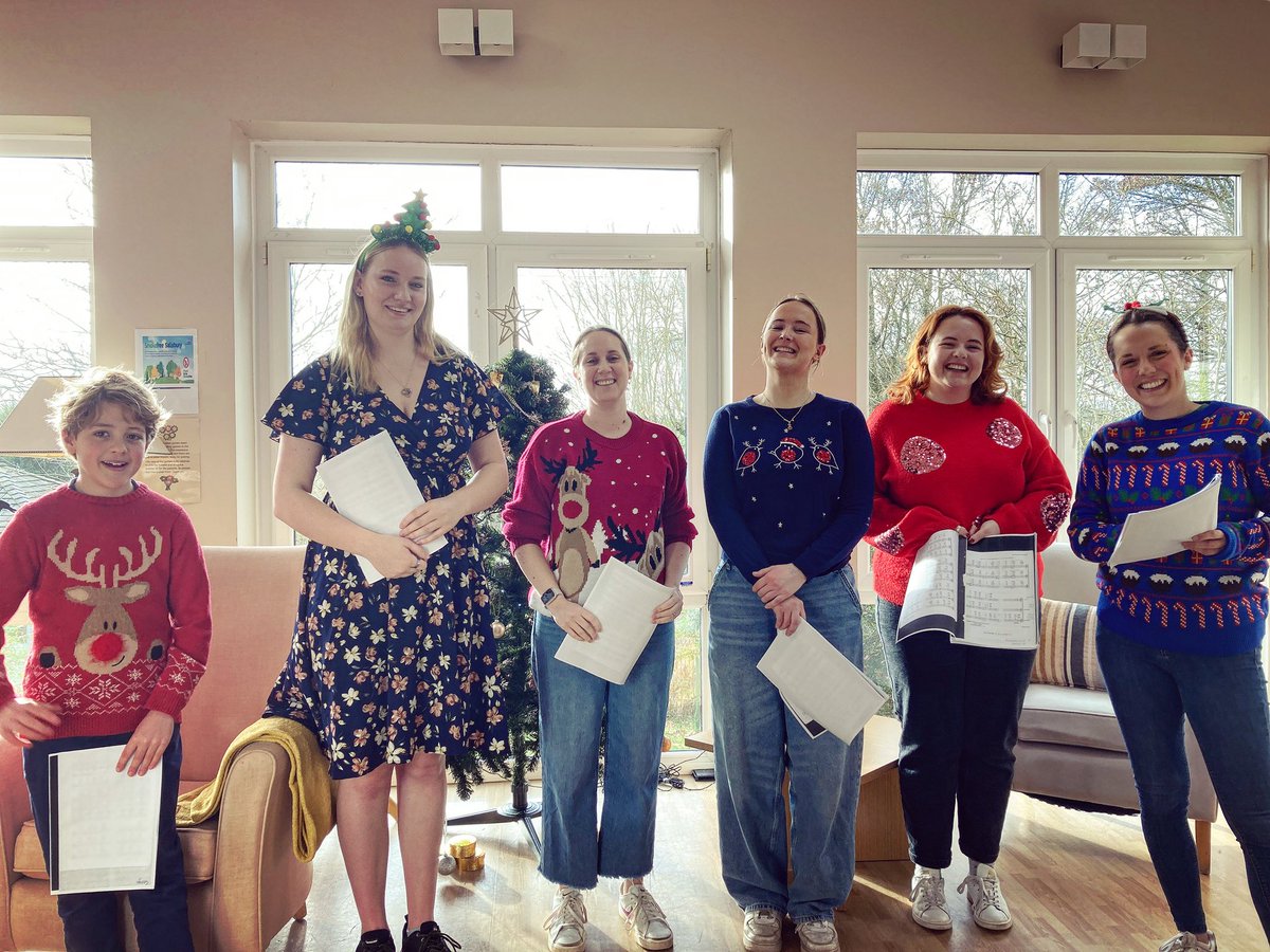 Laura Vincent (@lauraevincent) on Twitter photo Today I sang carols with this lovely group of ex choristers (& my little one) at <a href="/SalisburySHC/">Salisbury Hospice</a> remembering our dear friend <a href="/antlewis1/">Anthony Lewis</a>
Completely honoured to bring a little cheer at Christmas to those families at this difficult time & the amazing staff who make such a difference Today I sang carols with this lovely group of ex choristers (& my little one) at <a href="/SalisburySHC/">Salisbury Hospice</a> remembering our dear friend <a href="/antlewis1/">Anthony Lewis</a>
Completely honoured to bring a little cheer at Christmas to those families at this difficult time & the amazing staff who make such a difference