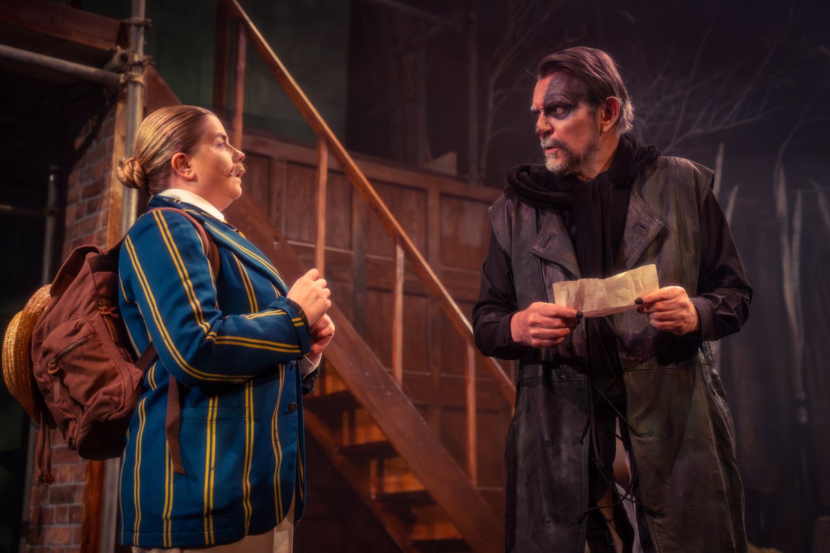 One more week as Badger in Toad on the Wolds <a href="/ertheatre/">East Riding Theatre</a> Still a few tickets left if you can get alon! Back on the racecourse <a href="/MusselburghRace/">Musselburgh Racecourse</a>  on New Year's Day plus <a href="/ayrracecourse/">Ayr Racecourse</a> 2nd Jan. Merry Christmas one and all!
