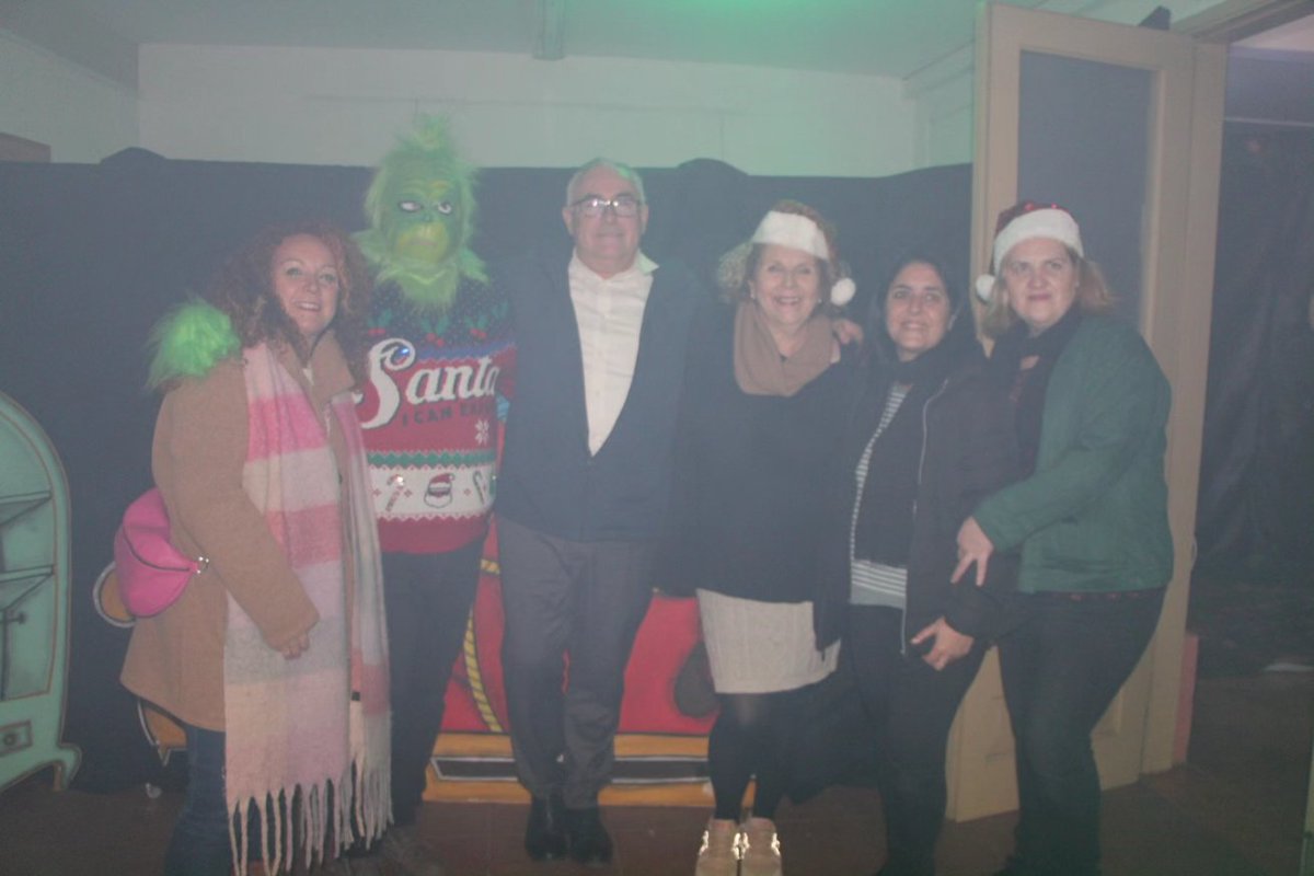 BartolomeEgea's tweet photo. 🎄Ayer finalizamos en la @uniomasrampinyo con el Tío de Nadal y Papá Noël. También estuvo por ahí el Grinch. 

➡️Orgulloso de las entidades de #Montcada i Reixac. Viu el Nadal. 

♥️Seguim. Anem per Feina https://t.co/1fwRRN30KJ