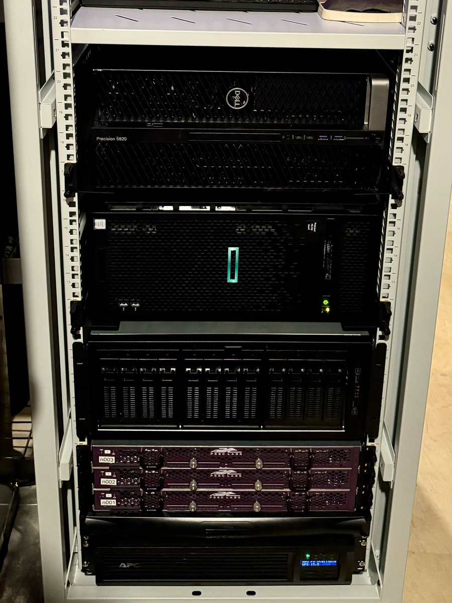 realhenry's tweet photo. Deck the halls with cables and servers ๐๐ป, ๏ฟผ๏ฟผ It's Christmas Eve and time to move things in my homelab! ๏ฟผ๏ฟผ Wishing everyone a happy holiday as I share my newly organized server rack. #homelab #serverlife #merrytechmas #christmaseve #Christmas #HAPPYHOLIDAY https://t.co/0Ab9sCTJXj