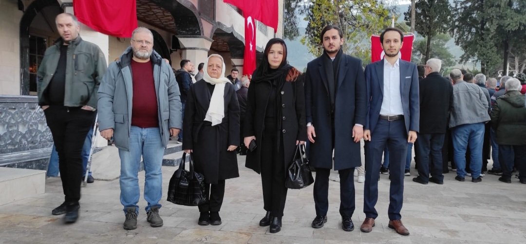 CTuncdirek's tweet photo. Kelimelerin kifayetsiz kaldığı yerdeyiz. Acımız büyük.Şehidimize Allah'tan rahmet ,kederli ailesine sabır diliyorum.
 Milletimizin başı sağ olsun.
@DevaManisa https://t.co/unoV5GYHg7