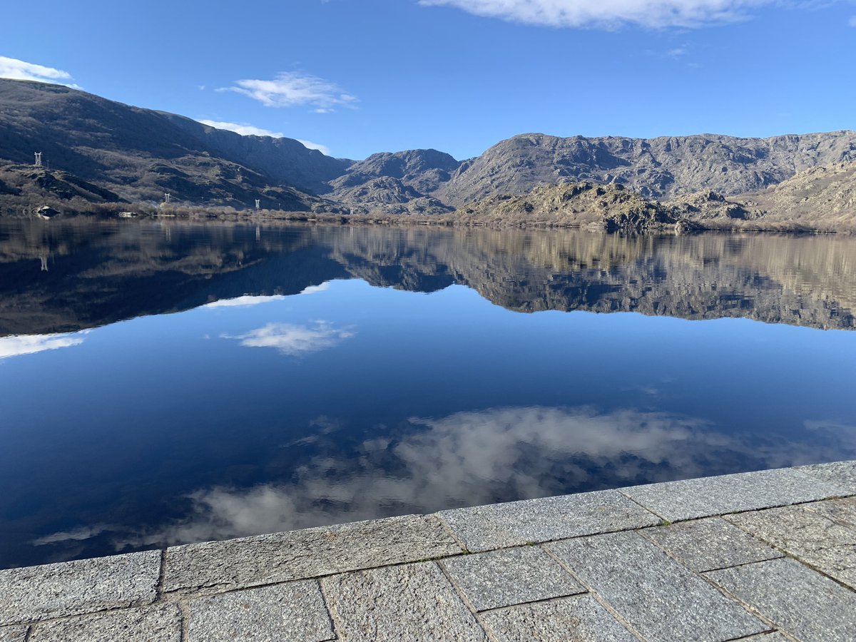 PradaAngela5's tweet photo. Lago de Sanabria. 
#Sanabria #LagoDeSanabria #Zamora #Invierno https://t.co/YMXLMYDb0B