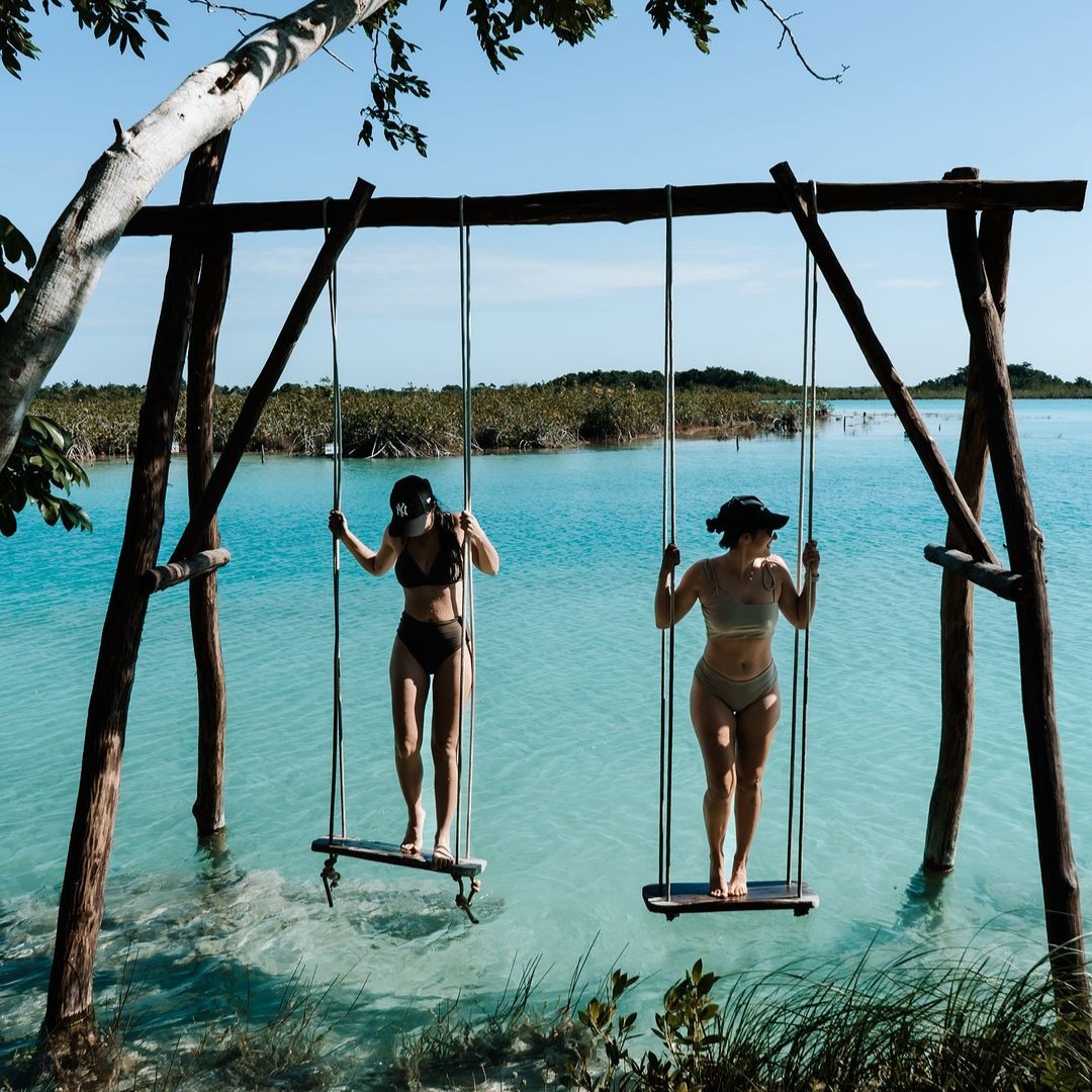 #Bacalar nos espera con un sinfín de aventuras. Tu mejor cómplice y tú merecen una Nochebuena junto a las mágicas aguas de la Laguna de los Siete Colores 🥂🎄

📷 IG ciamciacia | domi_travelstories

#GoQuintanaRoo #México #NavidadEnBacalar #Aventuras @GoQuintanaRoo