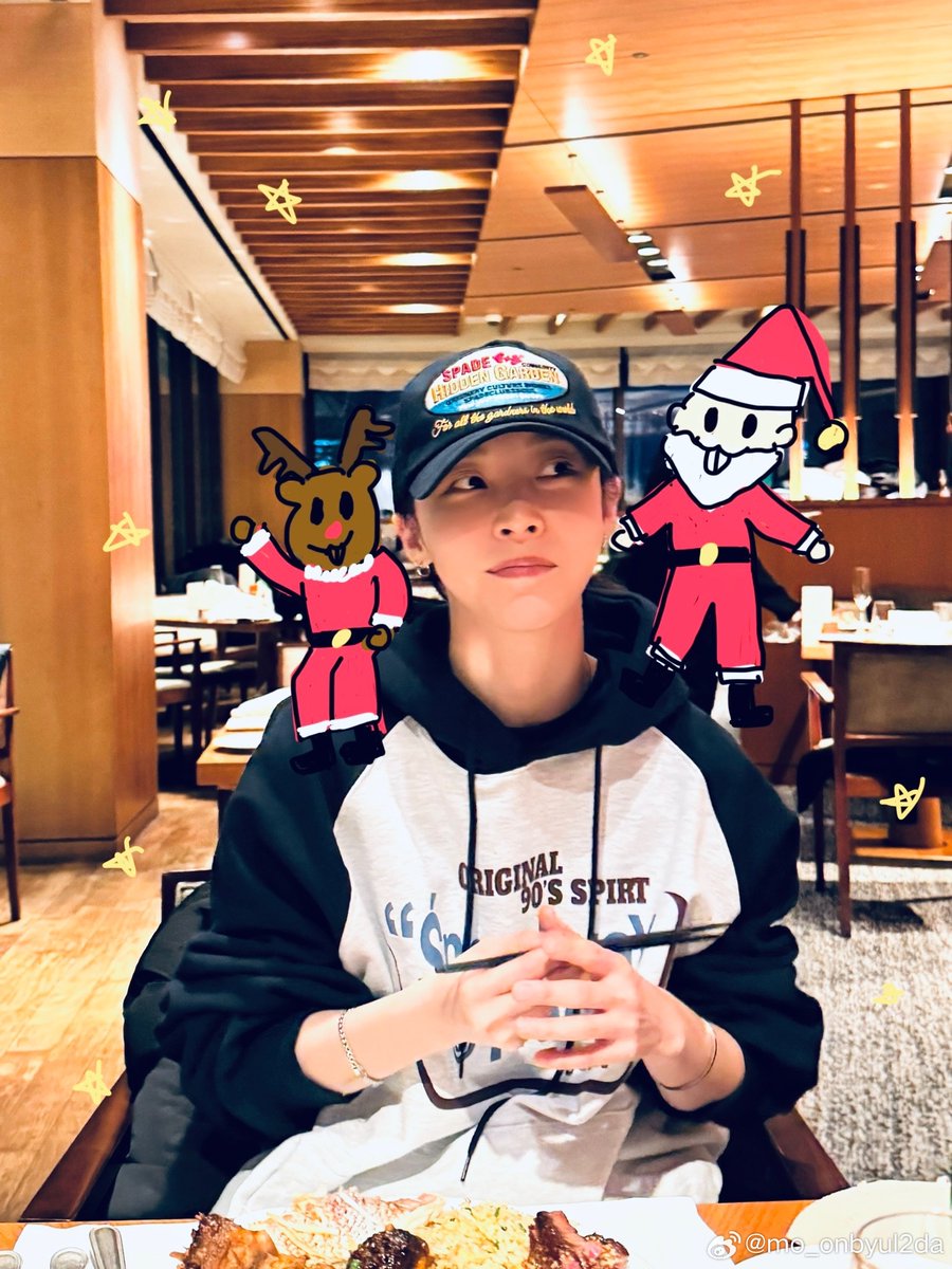 moonnight_th's tweet photo. [📸mo_onbyul2da Weibo | 231225]

“⭐️Merry Christmas🎄”
 
(1/2)
#มุนบยอล #MOONBYUL #문별 https://t.co/HdNnwJTDMw