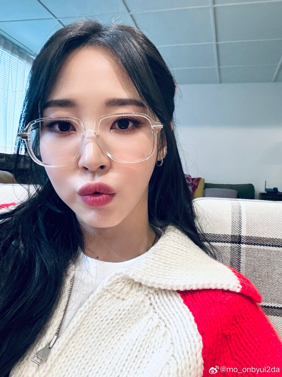 moonnight_th's tweet photo. [📸mo_onbyul2da Weibo | 231225]

“⭐️Merry Christmas🎄”
 
(1/2)
#มุนบยอล #MOONBYUL #문별 https://t.co/HdNnwJTDMw