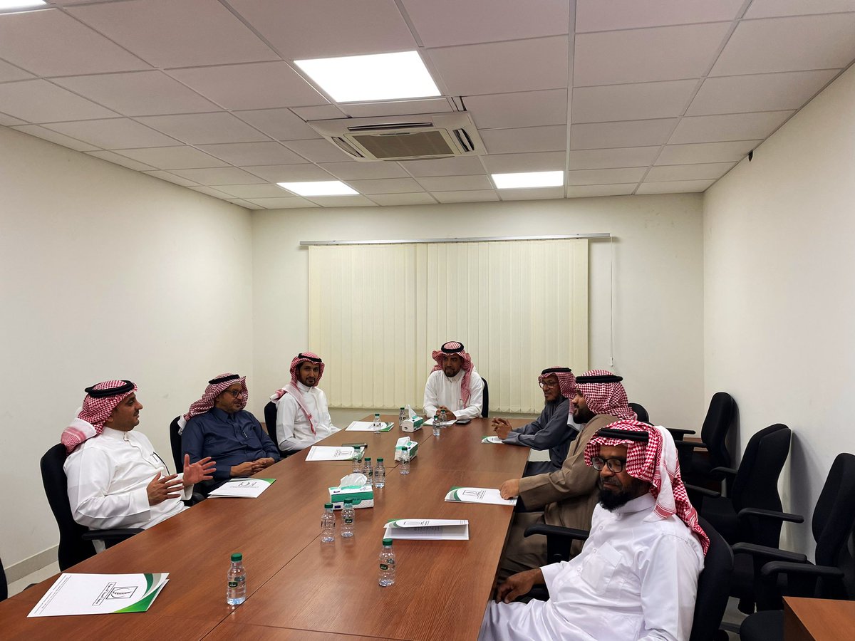 alkairiah's tweet photo. عقد مجلس إدارة #جمعية_العيينة_الخيرية اجتماعه الثامن بدورته الرابعة مساء اليوم الاحد، برئاسة الاستاذ خالد بن ناصر الشعيفي.
وناقش المجلس المواضيع المدرجه بجدول الأعمال ، واطلع على اعمال الجمعية خلال الفترة الماضية والخطة التشغيلية للعام القادم 2024م.
#العيينة
#بدعمكم_نستمر https://t.co/fD1ooGJ1iS