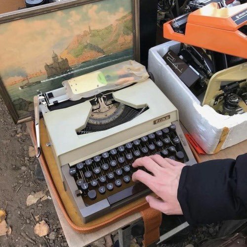 atlasbeep's tweet image. ͏⌕ search: #studytwt #studytwtbr 

    💌 jennifer (ela/dela). 2004
    💭 4/4 tec. enfermagem
    🎧 foco: enem 2024 – medicina

    🪩 objetivos: ler mais, procrastinar menos, ter uma rotina de estudos, passar no vestibular e compartilhar minhas leituras

    ♡/↺ = moots!