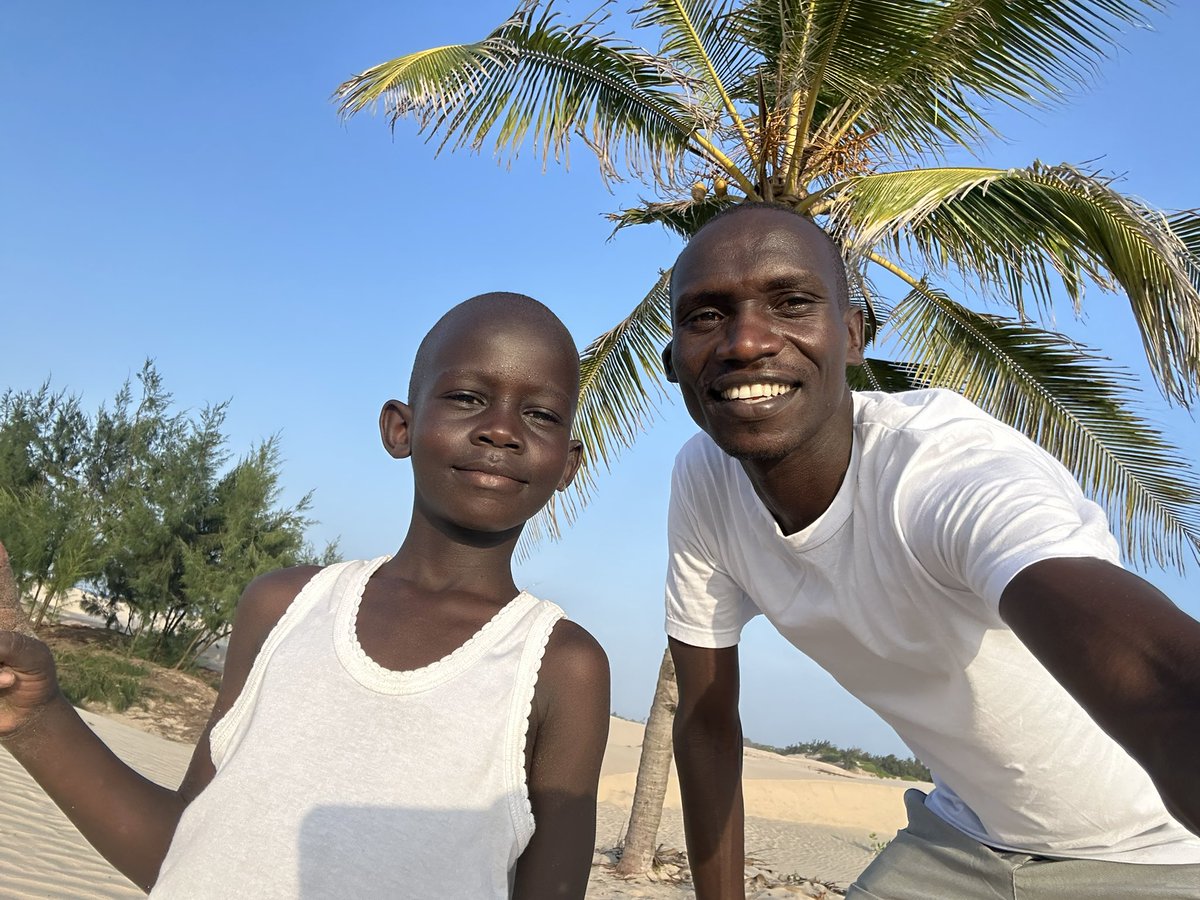 joshuacheptege1's tweet photo. Merry Christmas 🎄 from the Cheptegei family to you all.
Thank you for your great support in a most turbulent year.

We pray 🙏🏾 and hope for a great 2024 to us all.
🦍 https://t.co/NeeTGhCRFP