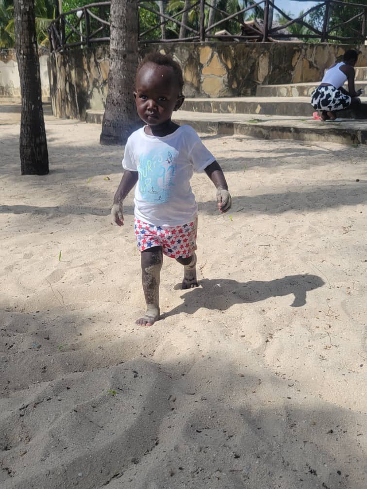joshuacheptege1's tweet photo. Merry Christmas 🎄 from the Cheptegei family to you all.
Thank you for your great support in a most turbulent year.

We pray 🙏🏾 and hope for a great 2024 to us all.
🦍 https://t.co/NeeTGhCRFP