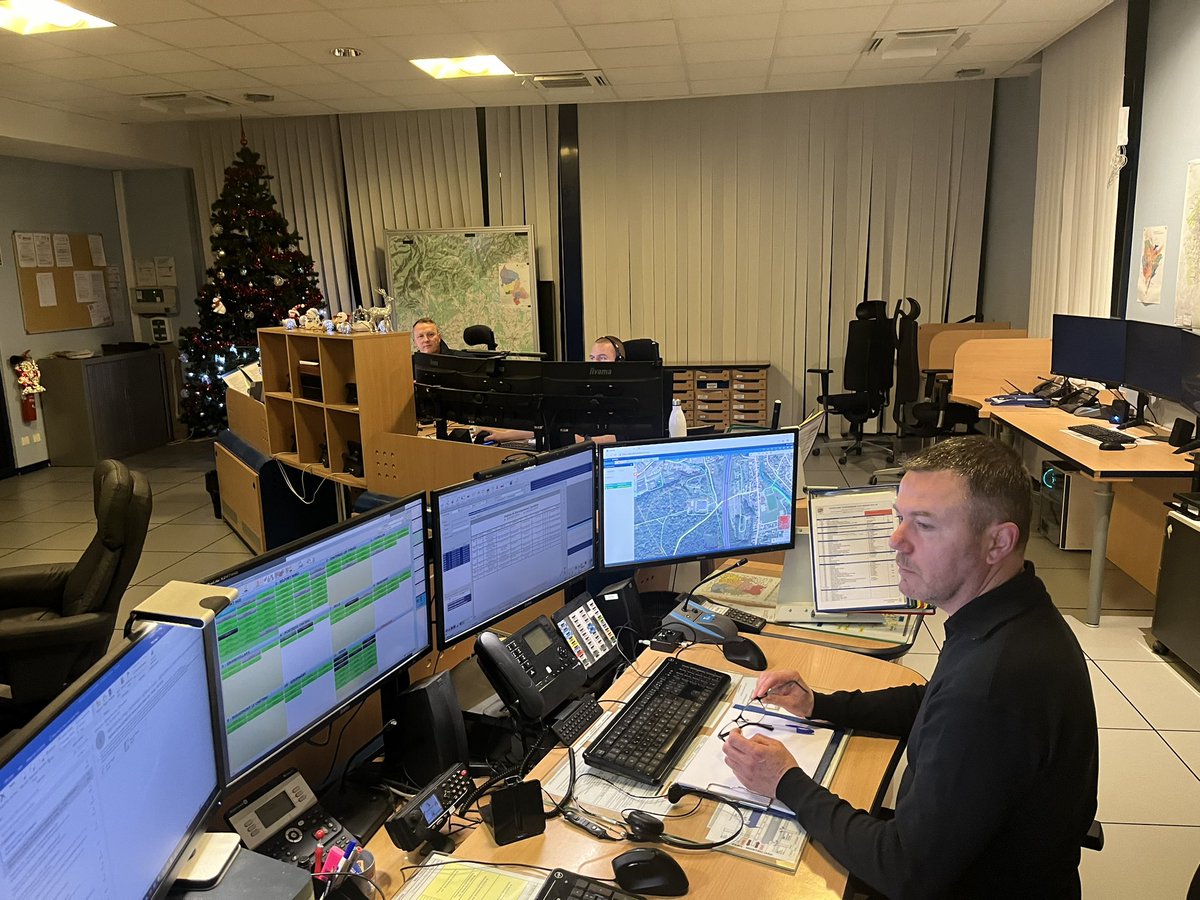 StephaneBerrez's tweet photo. Une pensée à toutes celles et à tous ceux qui veillent sur nous ce soir et que la mission et l’engagement éloignent de leur famille. 
Reconnaissance aux équipes d’astreinte et de garde pour les fêtes !
Joyeux Noël 🎄 
@SDIS90 @FBouquet90 @Prefet_90 https://t.co/7EcFcsQboN