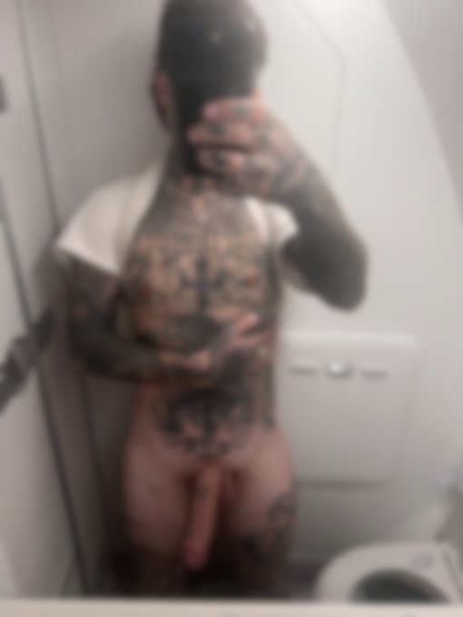 Merry Xmas fuckers, here&rsquo;s 100 free subscriptions https://t.co/4TWatOLPNG https://t.co/KDGDPp678Y