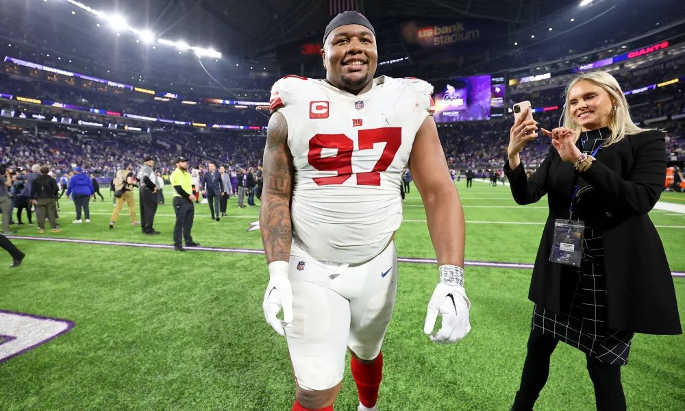 Theylovelus's tweet image. Today is double votes 

#ProBowlVote Dexter Lawrence 

Rt he deserves it 

#NYGiants