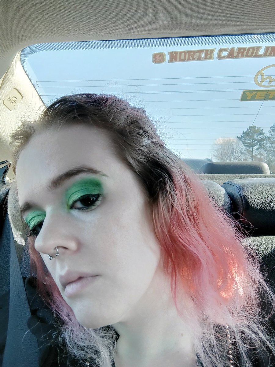 raegolden's tweet photo. I don't usually do makeup because eh

But why not be festive while the family is here https://t.co/CTJj2GralW