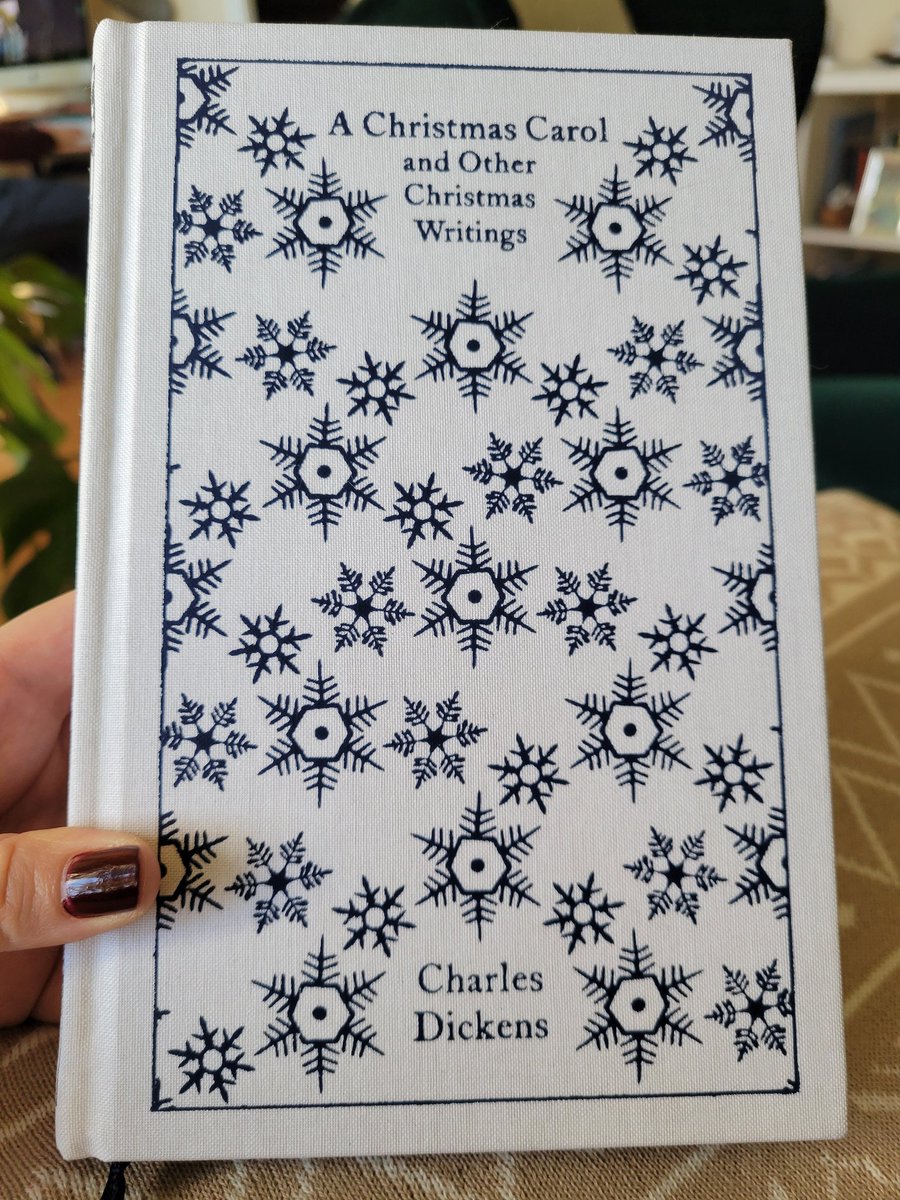 Perfect reading choice for the day. 🎄📖🤓
#amreading #AChristmasCarol